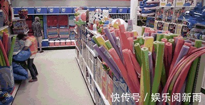 |搞笑GIF：兄弟 对不住了 等我结婚的时候你记得过来