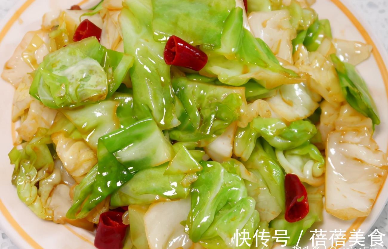 五花肉炒包菜|炒包菜,不焯水不过油,教您一个好方法,包菜清脆入味,好下饭