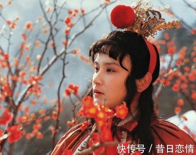 宝玉!晴雯质疑贾宝玉和碧痕洗澡长达三个时辰,其实这是他的法宝之一