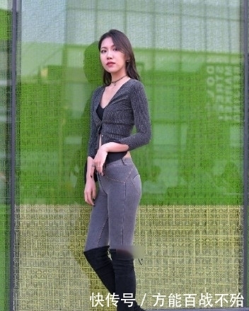 街拍:丰腴御姐好身材藏不住,时尚装扮胜过明星!