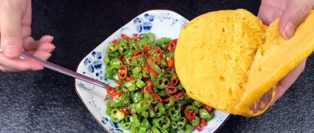 面粉|南瓜饼的新做法,好吃又健康,我一顿能吃好几个