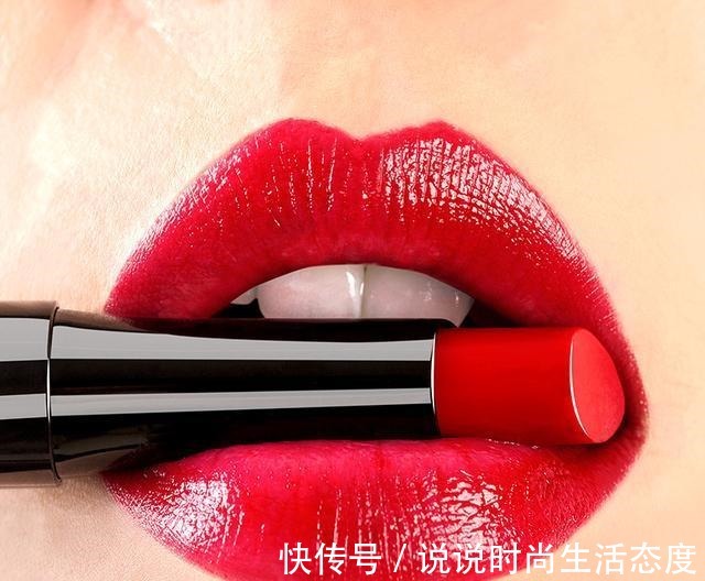 如果爱 经常涂口红会有两大好处,四大坏处,女性朋友们,不妨来看看!