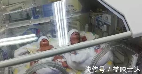 黑人|宝宝出生1个月成“黑人”,邻居质疑孩子出生,宝妈必须亲生的