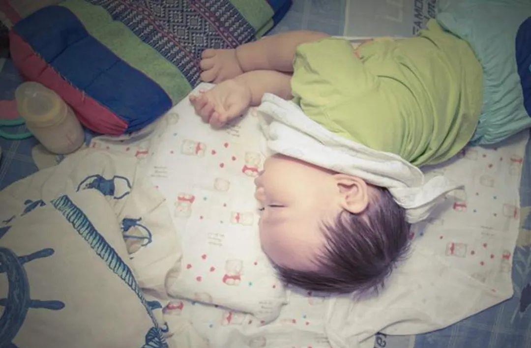 陈晓|孩子睡姿暗示性格,若是第3种父母别忽视,做好2点孩子更健康
