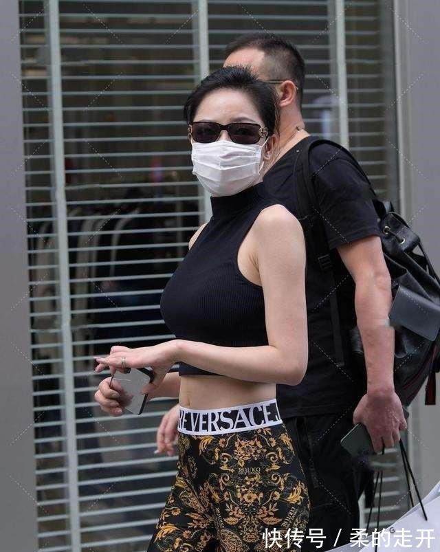 打底裤 精致的印花打底裤穿搭，休闲还减龄，魅力无穷！