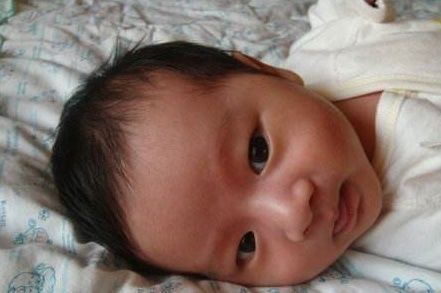 缺水|宝宝身体如果有这3种情况，说明是缺水了，宝妈要及时给宝宝喂水