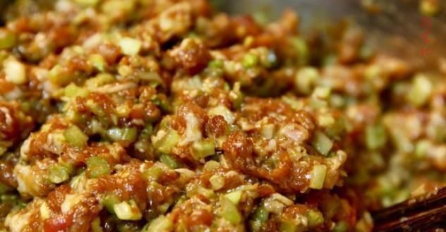 馅饺子|包芹菜饺子,有人焯水,有人直接包大厨都不对,教你正确做法