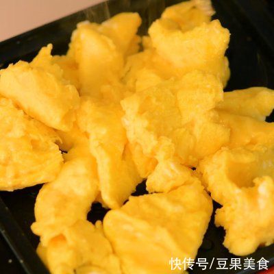 5种食材精心搭配，我要吹爆这款鸡蛋火腿煎包