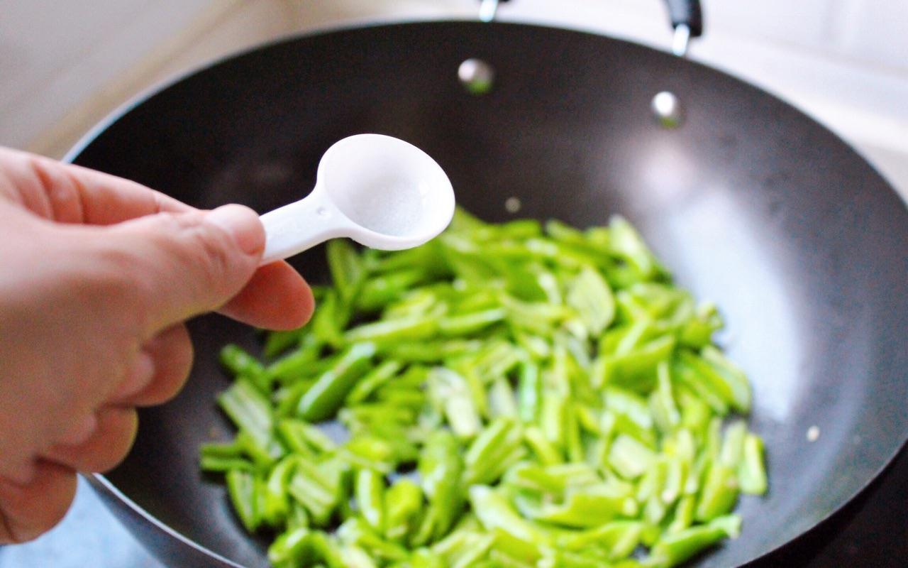 这样做出来的炒肉味道一级棒，一点也不输于饭店，又辣又开胃