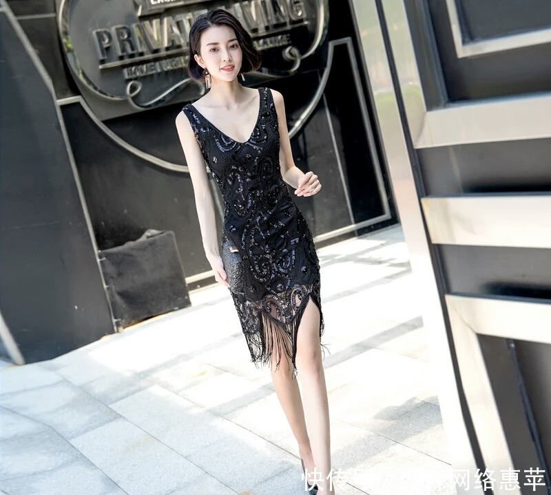 街拍:黑天鹅般优美,让人移不开眼睛