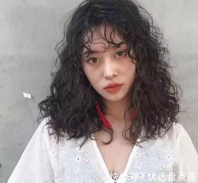 短发|头大女生要避免这4款发型,不仅显脸大还老气!