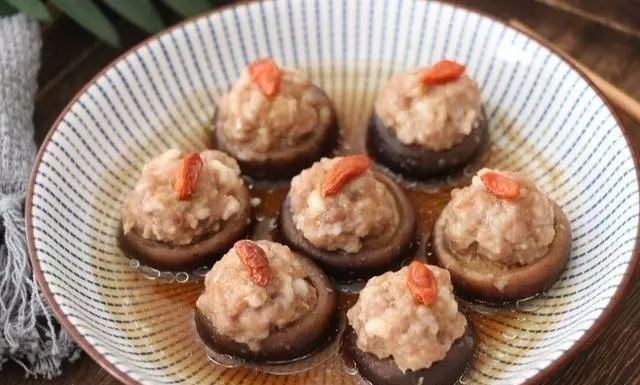 每次家里来客人，我就做这10道菜，有荤又有素，一上桌就被抢光！