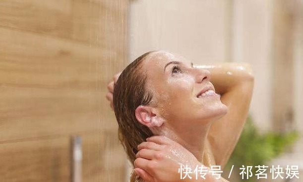 小腿肚|女人洗澡时,以下3个部位要多洗,让你洗洗更年轻、更长寿