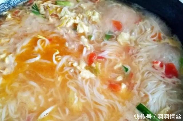 气温下降了,只需一个西红柿,一个鸡蛋做碗暖心又暖胃的面汤!