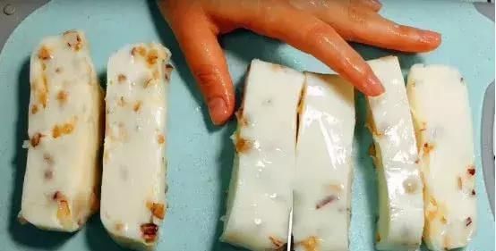 牛奶最近火了，教你一个新吃法，香甜可口，孩子很爱吃！