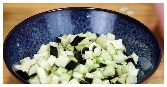 茄子又出新吃法,越吃越香,外面买不到,出锅就抢吃光