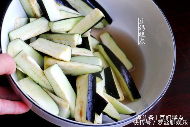茄子|太下饭!茄子新吃法,加1碗黄豆一起炒,营养丰富,一锅都吃光