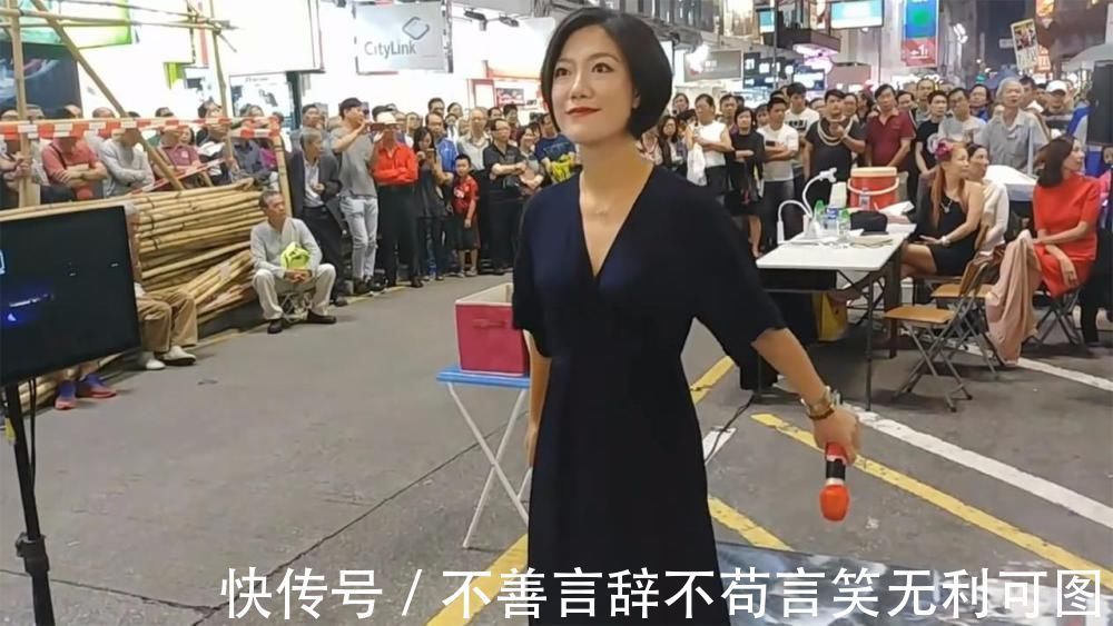 压轴|她是《星光大道》最惨冠军，曾在春晚压轴，如今却在街头卖唱