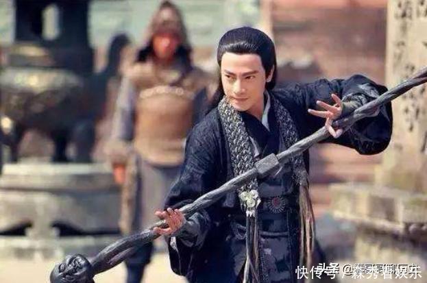 郭靖有门神功很可惜,用了一次就被雪藏,三个杨过未必能抗住此招