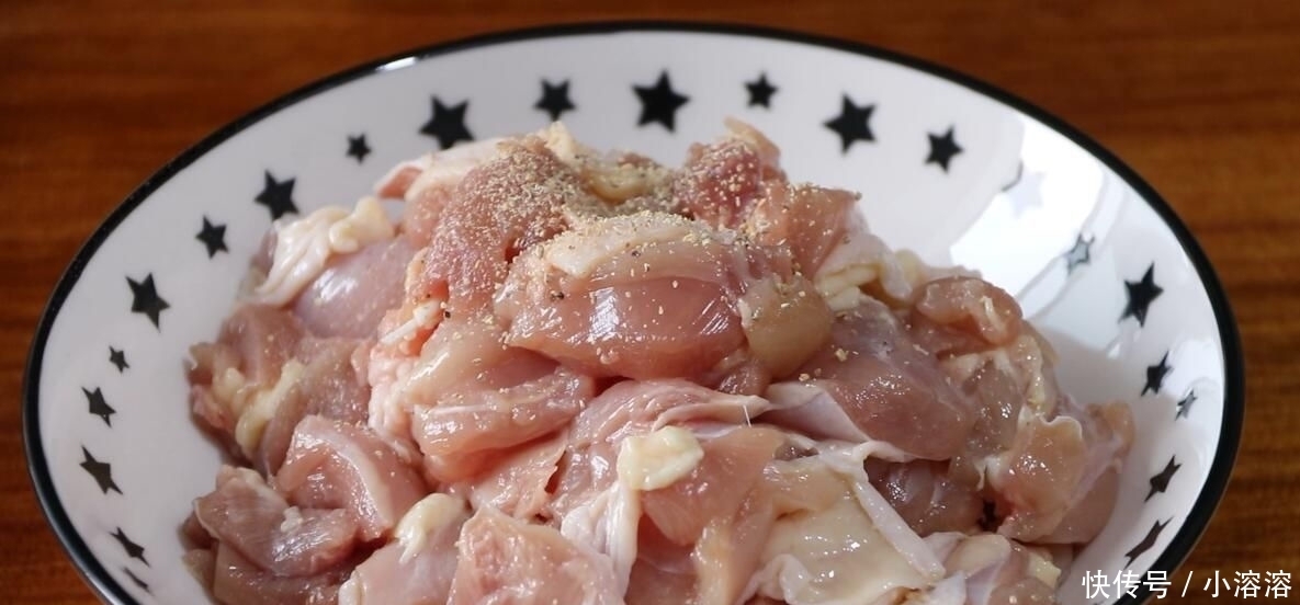 做法|用烤箱做的纸包葱油鸡,比红烧鸡还香,做法太简单了