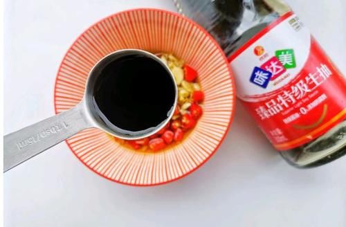 黄瓜别再拍着吃了，试一试这个黄瓜的新吃法，颜值高，味道好