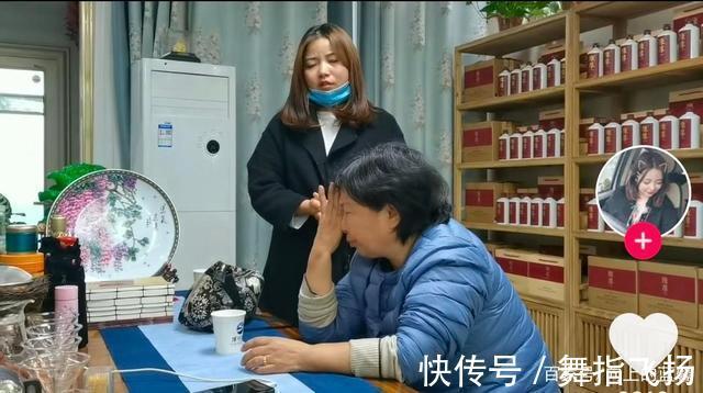 许妈$房产大战后,熊磊直播卖陶瓷,神情黯淡,杜妈没给她想要的支持