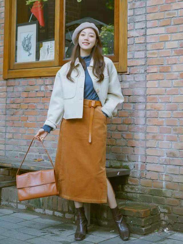 半身裙|女生博主秋冬穿搭指南,针织开衫搭配百褶半身裙,高贵优雅又温柔