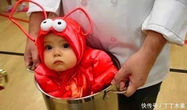 萝莉|超萌萝莉现身日本漫展,看到周围的人群,就连我都有些羡慕了