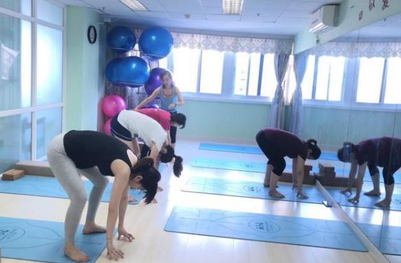 生活态度|“最美孕妇幼师”走红,挺着大肚子教孩子跳舞,感染了众家长