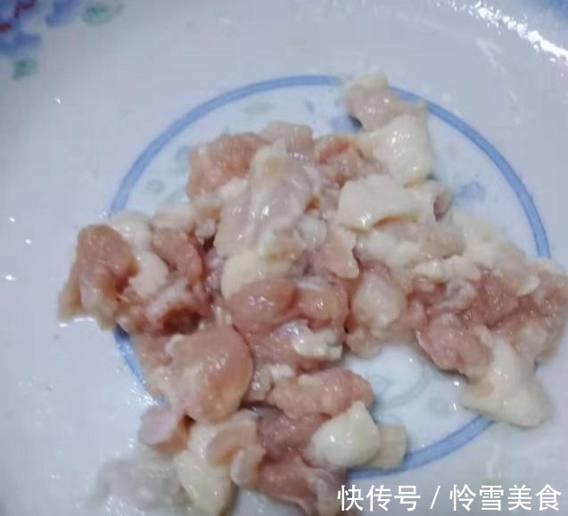 化妆品|天然“黄体酮”终被找到,隔3天吃1回,皮肤紧致有弹性,人更美