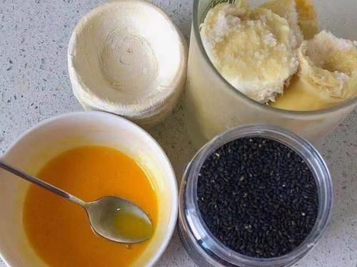  蛋挞皮对折，两面都酥脆，一口超香甜