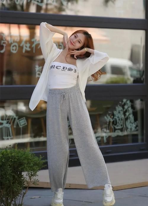  简单|时尚的穿搭惹人爱，简单又不失甜美，干净清爽舒适