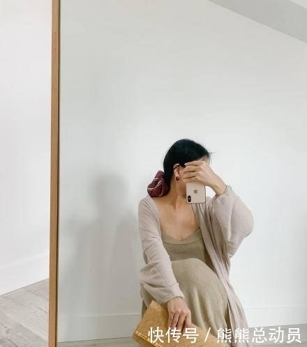 熟龄女性就别硬套日系小清新了，这样穿搭，知性又有女人味