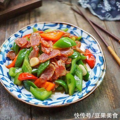 #憋在家里吃什么#广式腊肠和它这样炒着吃，味道超赞