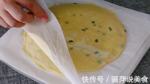 玉米面懒人早餐饼,比手抓饼简单好吃,学会了早餐天天不重样,香