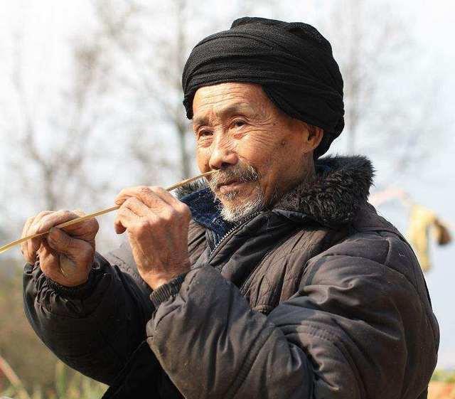 农村人说“久病床前无孝子,久穷家中无贤妻”,你认为有道理吗?