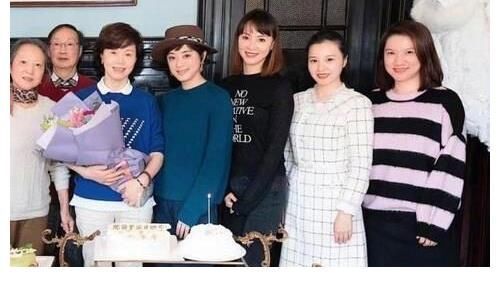 隶书$站C位很惹眼的孙俪,其书法却冲上了热榜,写出了超书法家的水准