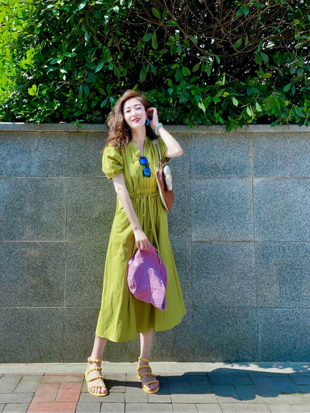 穿搭|夏季出游必备衣服单品,轻盈舒适的棉麻风,也能拍出时尚大片来