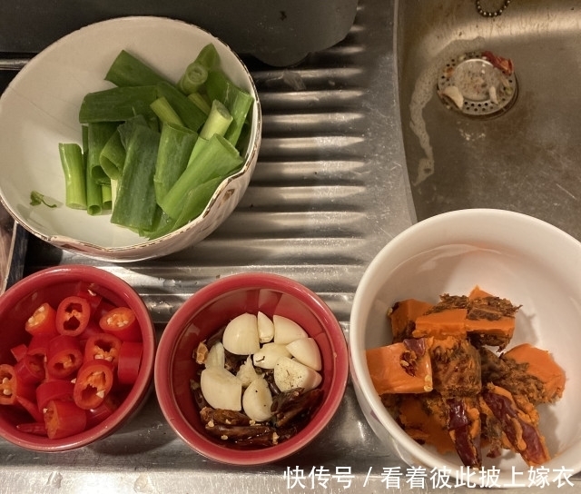 芋儿鸡,鸡肉很鲜嫩,味道非常好