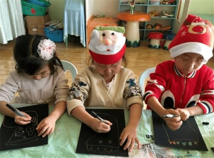 金钱观|幼儿园放寒假发“礼物”，引起家长不满：这就是糊弄小朋友