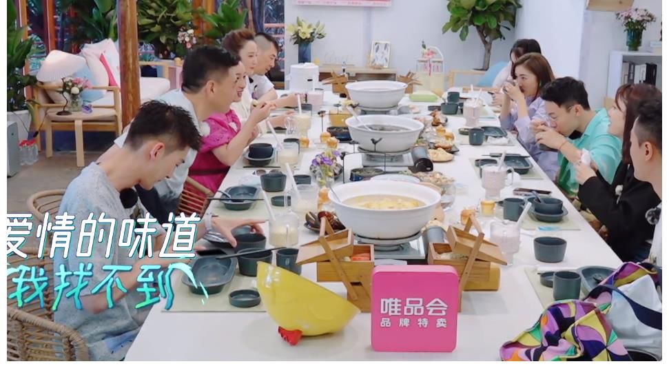 卡頓|張翰錄《妻子5》背臺詞卡頓，眾人笑場，秦海璐解圍的方式很高級