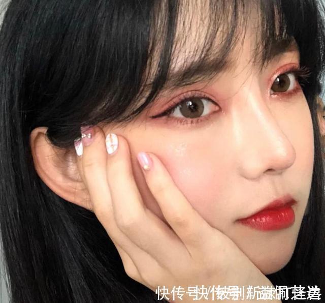 口红 娇兰最值得囤的几支口红,一不小心就成为绝版,那就赚大了!