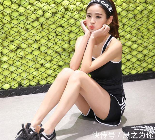 打底裤 -紧身打底裤美女,展现出修长的腿部,吸引路人眼球