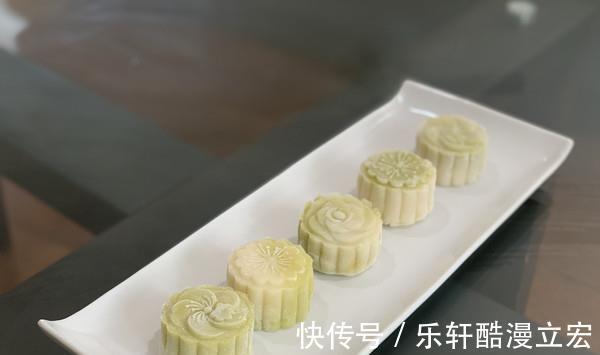 烤箱|中秋月饼第一弹，无需烤箱，教你做软糯Q弹的冰皮月饼