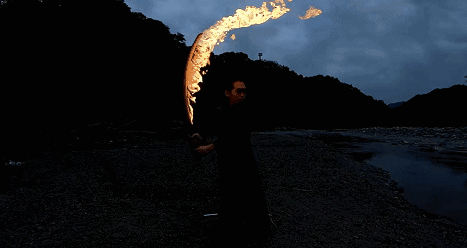 附魔刀|日本火焰艺术家打造真实附魔刀,鬼灭之刃里的特效原来是真的