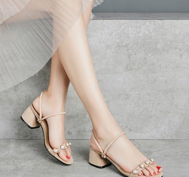 新款|夏季新款一字带凉鞋,穿上特别清凉显脚白