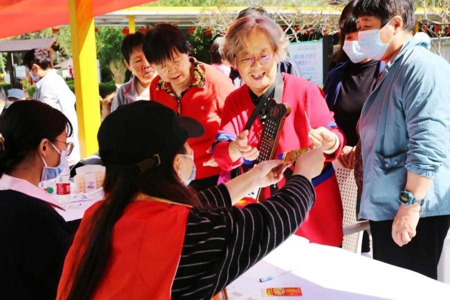 冯奶奶|山东福彩“为福添彩·情暖重阳”助老公益活动走进社区