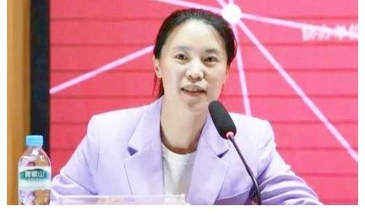 女单|她曾24次夺世界冠军，差点因癌症提前退役，后嫁富豪转型当董事长