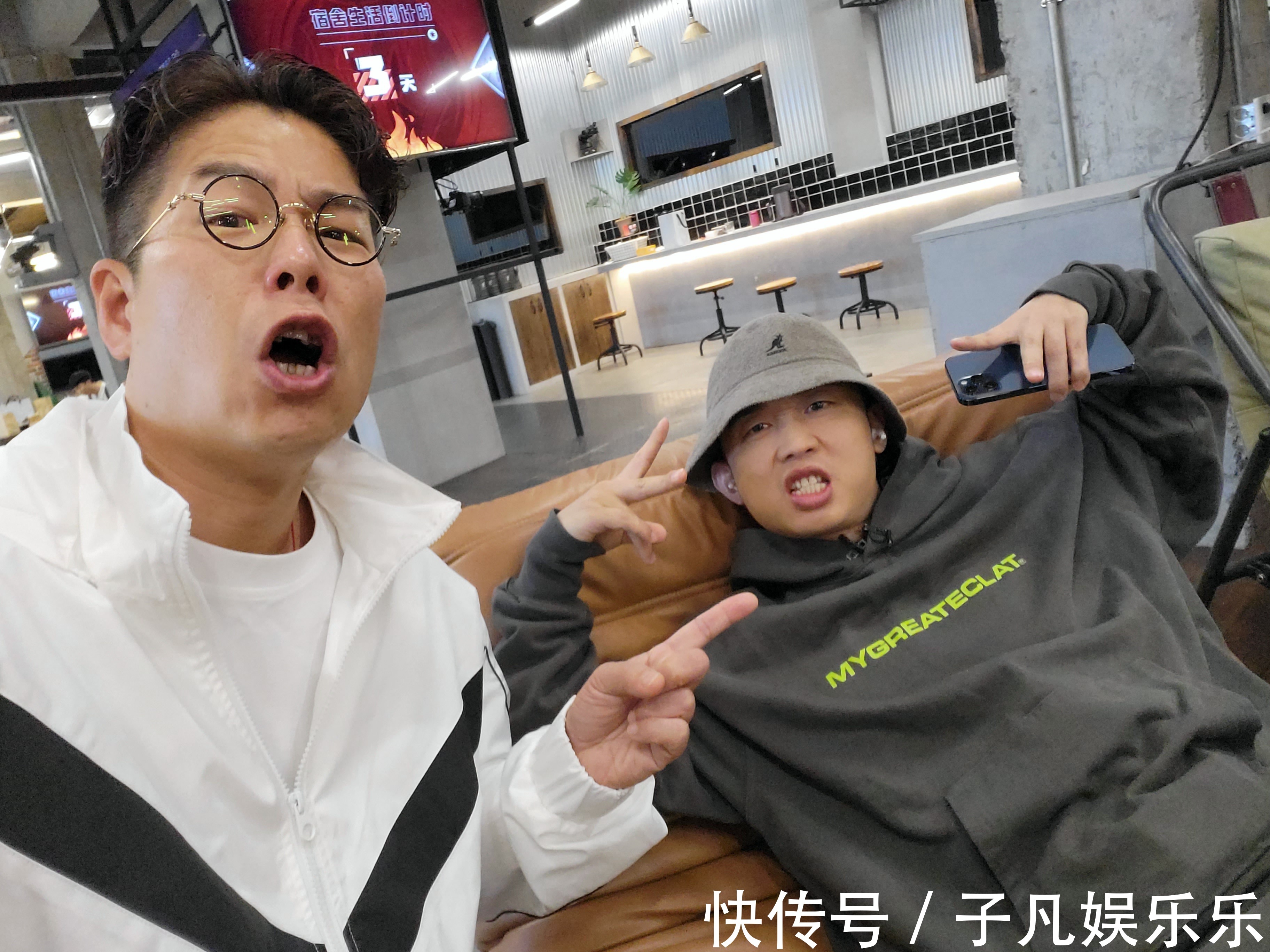 網(wǎng)友艷福不淺,《披荊斬棘的哥哥》哥哥們手機(jī)相冊(cè)私照曝光