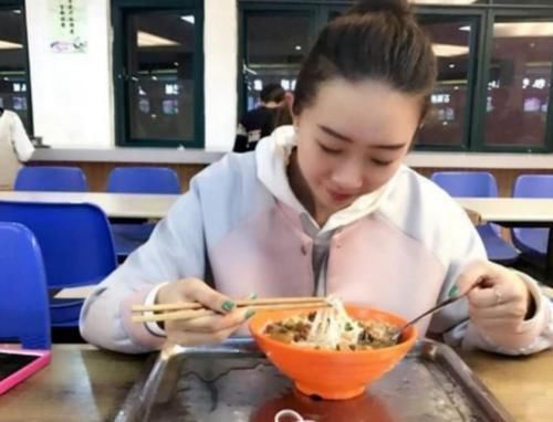 学生|大学里“最烧钱”3个社团,生活费不足4000元的学生,最好不要报